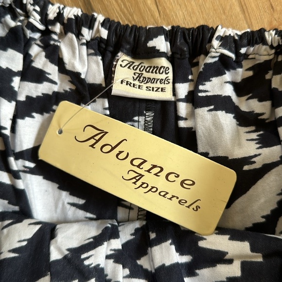 Print Off the Shoulder Top - Picture 2 of 3